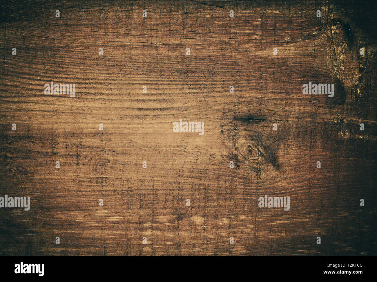 Dunkelbraun zerkratzt Holzbrett. Holzstruktur Stockfoto