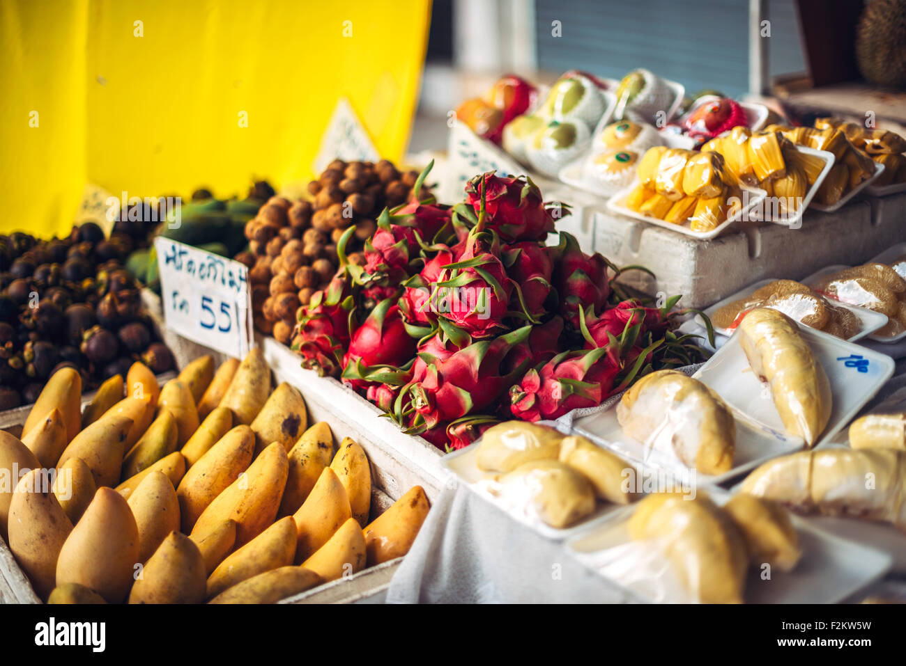Obst-Stall mit exotischen Thai Früchte Stockfoto