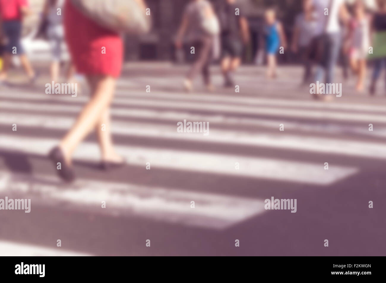 Pendler der Stadt. Hohen verschwommenes Bild der Menge Menschen auf der Straße, nicht erkennbare Gesichter. Stockfoto