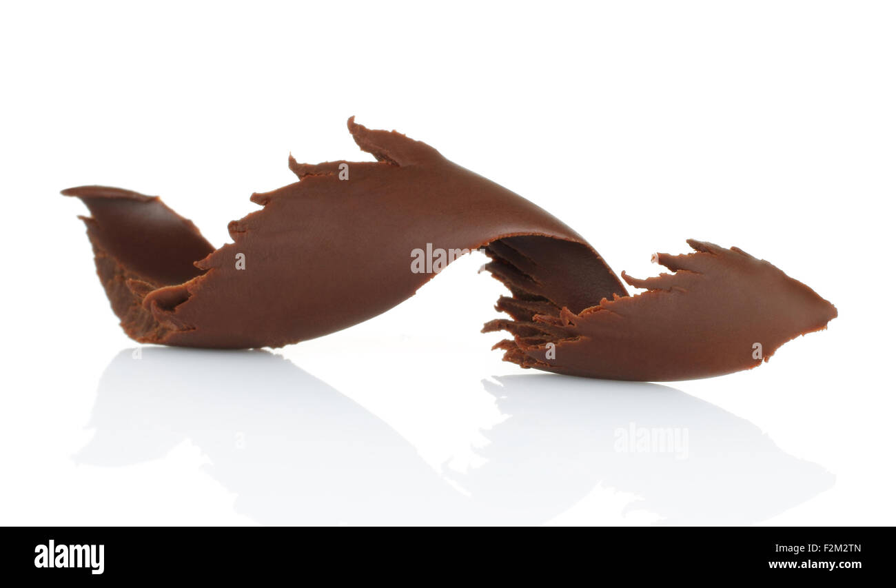 Schokolade rasieren auf weißem Hintergrund Stockfoto