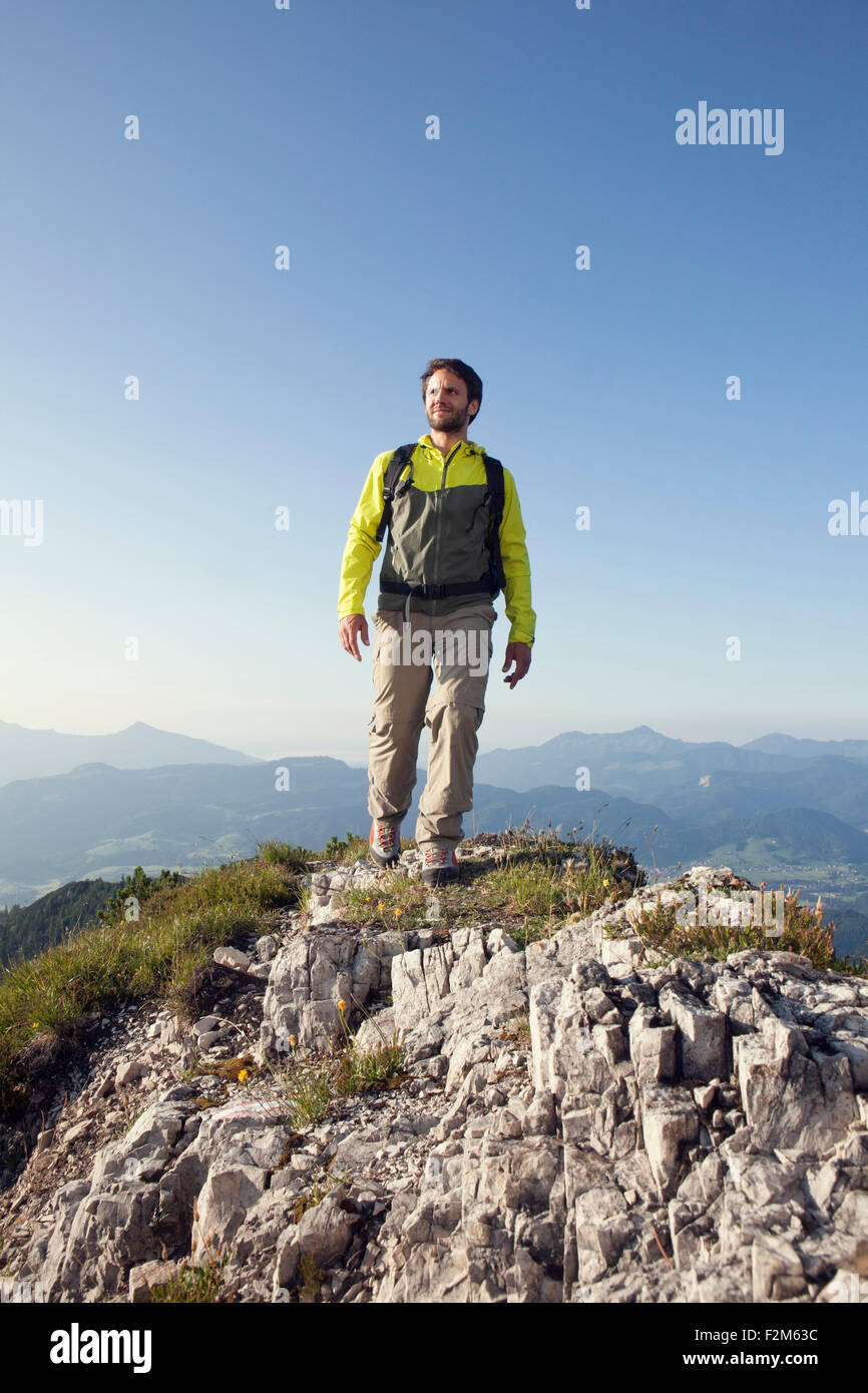 Österreich, Tirol, Mann Wandern am Unterberghorn Stockfoto