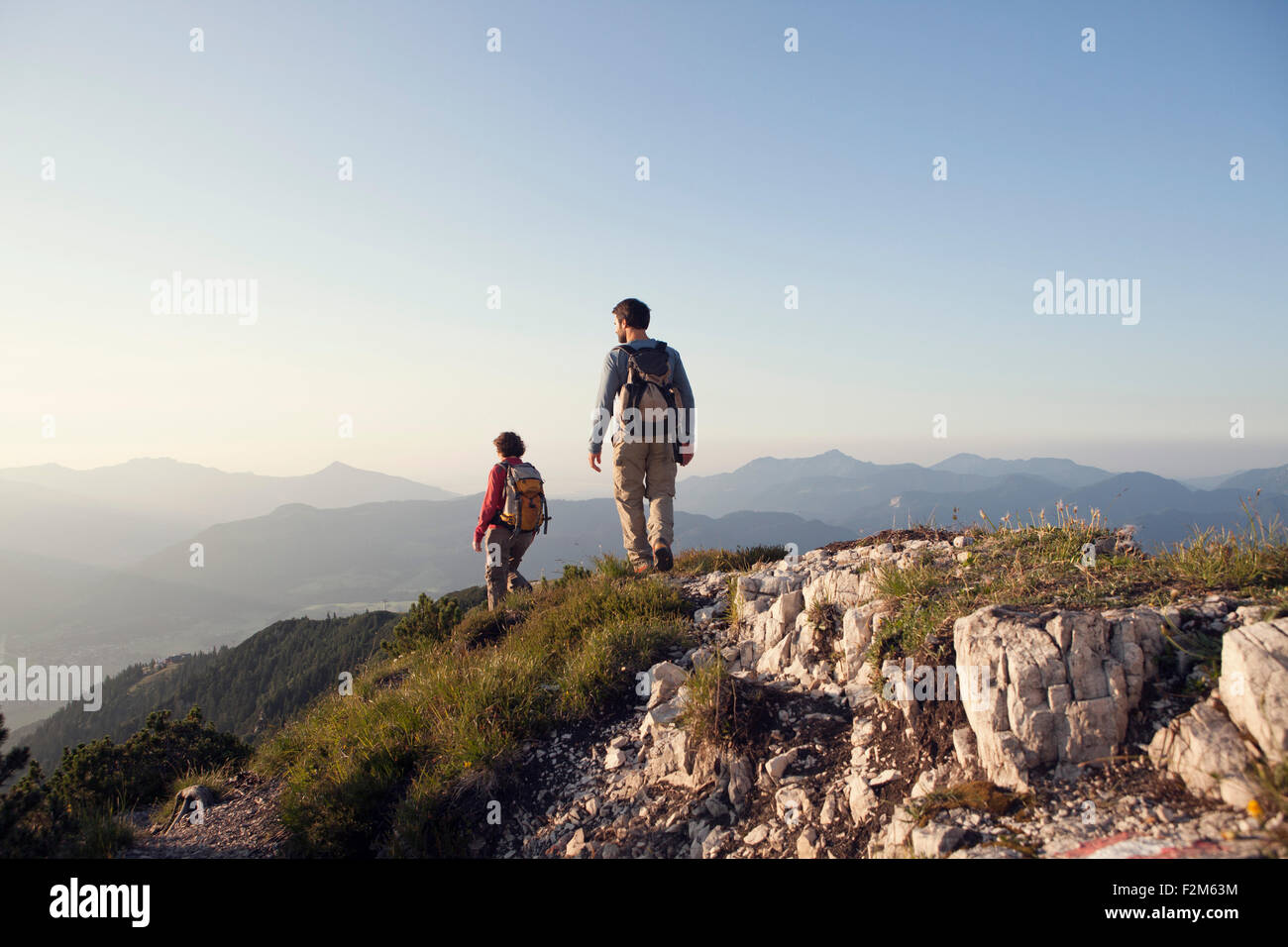 Österreich, Tirol, alle Paare Wandern am Unterberghorn Stockfoto