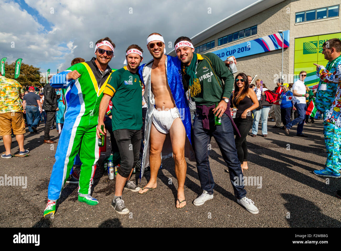 Südafrikanische Rugby-Fans kommen, um ihre Mannschaft spielen Japan In ihrem Auftaktspiel der Rugby-Weltmeisterschaft 2015, Brighton, UK zu sehen Stockfoto