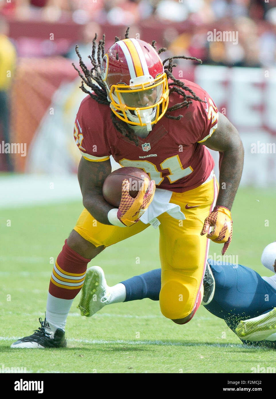 Washington Redskins Runningback Matt Jones (31) führt den Ball im zweiten Quartal gegen die St. Louis Rams bei FedEx Field in Landover, Maryland, Sonntag, 20. September 2015. Bildnachweis: Ron Sachs/CNP - kein Draht-Dienst- Stockfoto