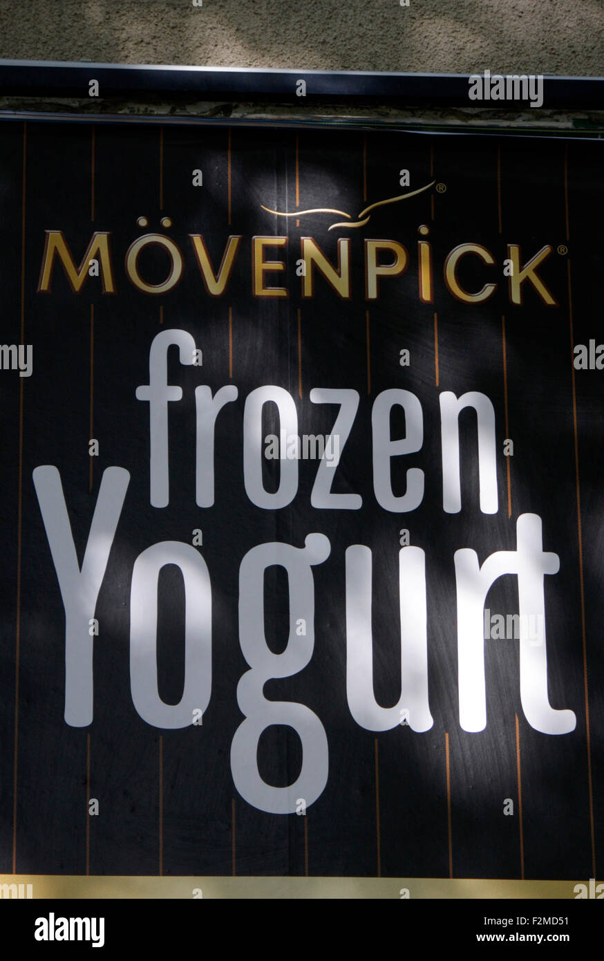 Markenname: "Mövenpick Frozen Joghurt", Berlin. Stockfoto