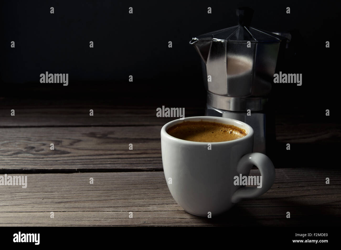 Frisch zubereitete italienische Espresso-Kaffee mit Textfreiraum Stockfoto