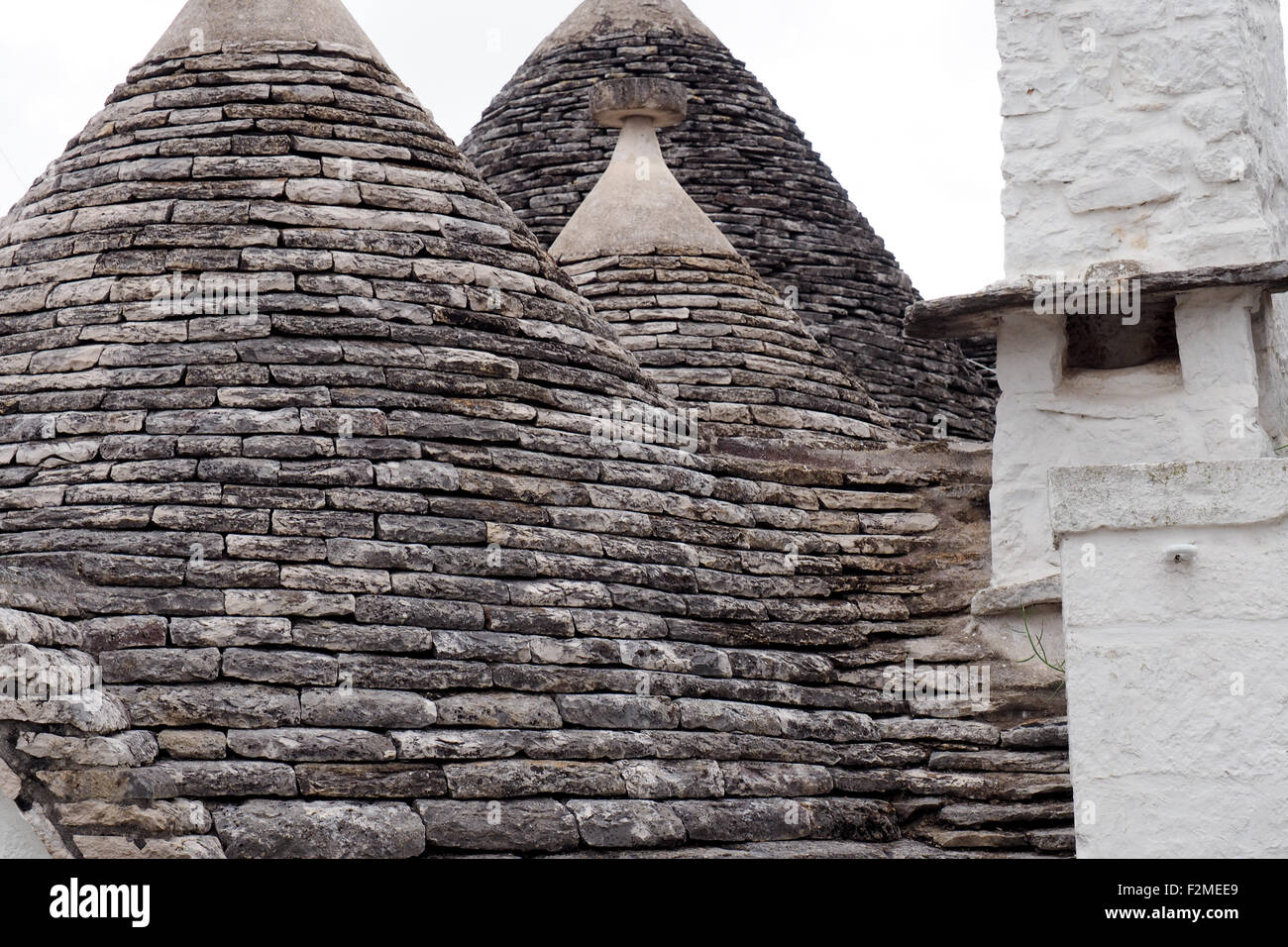Wand und konische Stein Dach eines Trullo-Hauses. Stockfoto