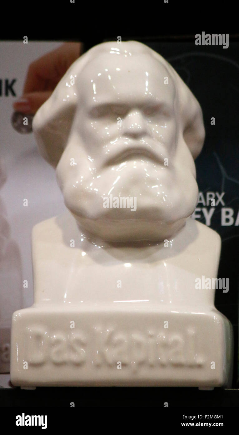 Karl Marx Bueste, Schaufenster, Berlin. Stockfoto