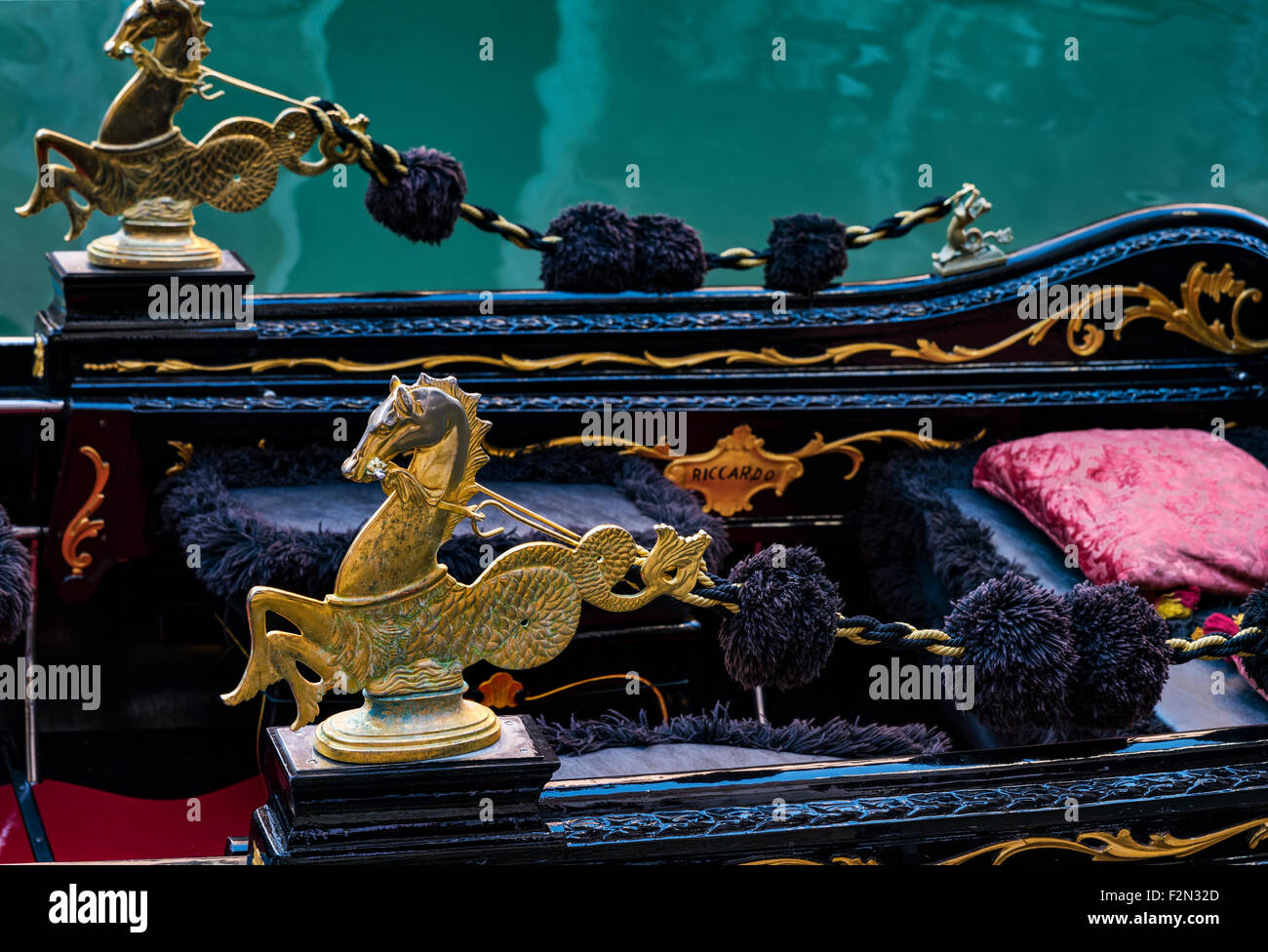 Reich verzierte Gondel Detail, Venedig, Italien Stockfoto