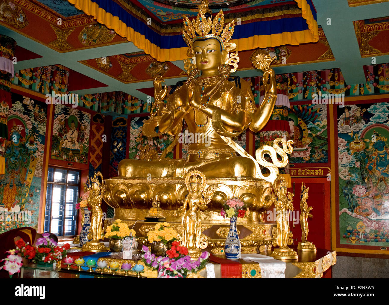 Avalokiteshvara Bodhisattva Chenrezig, Buddha des Mitgefühls. Om Mani Padme hum Stockfoto