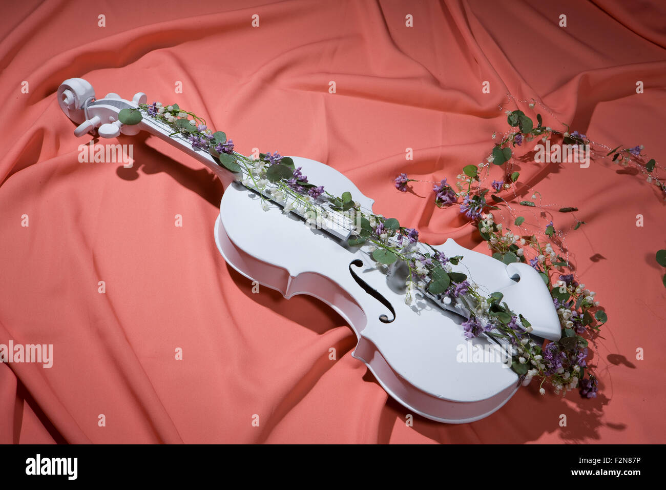 Violine Instrument Musik Klassischen Musikalischen Blutenstiel In Schonheit Antiker Natur Blutenblatt Holz Romantik Schone Traditionelle Stockfotografie Alamy