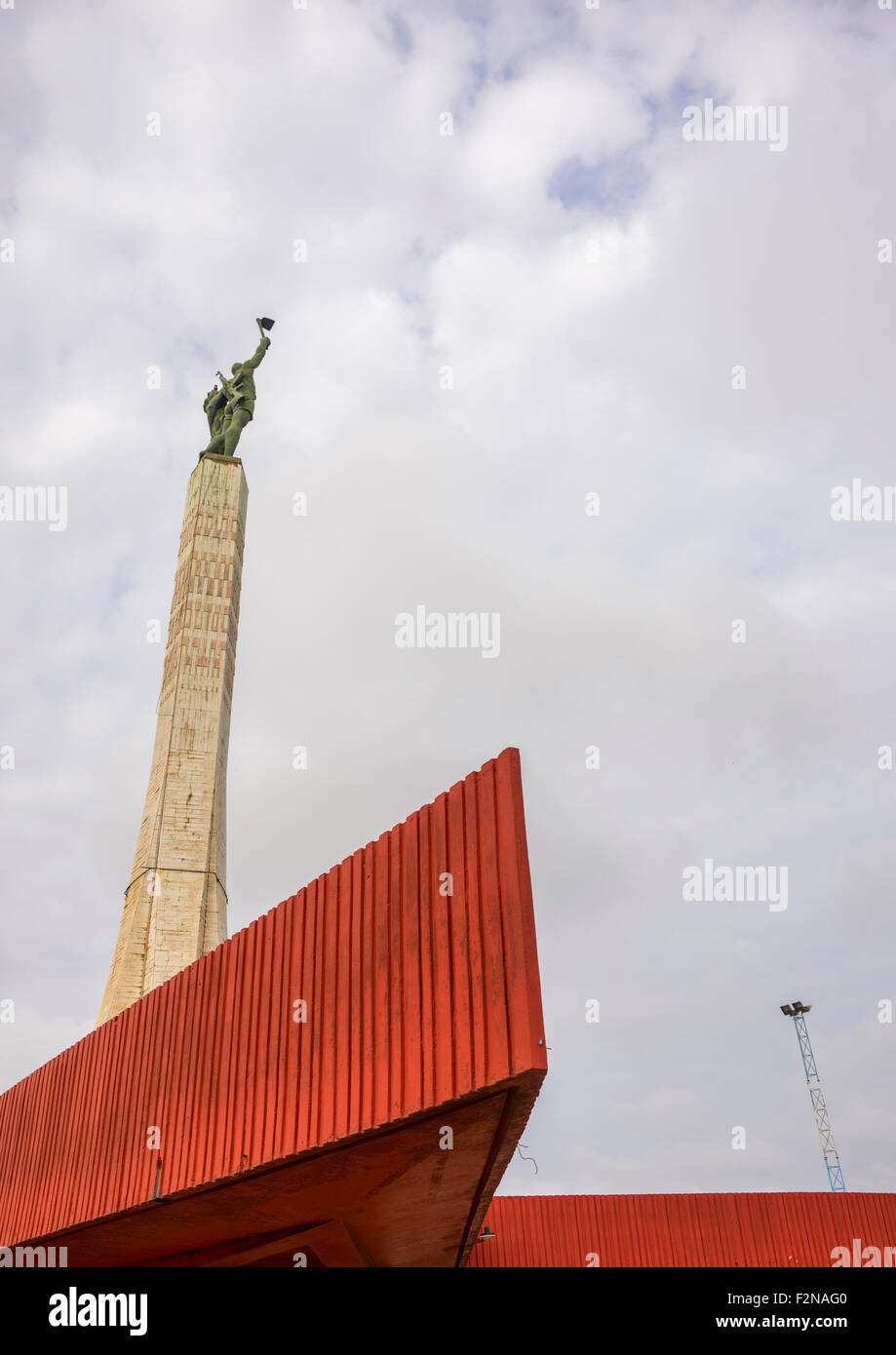 Benin, Westafrika, Cotonou, rote Sterne quadratische statue Stockfoto