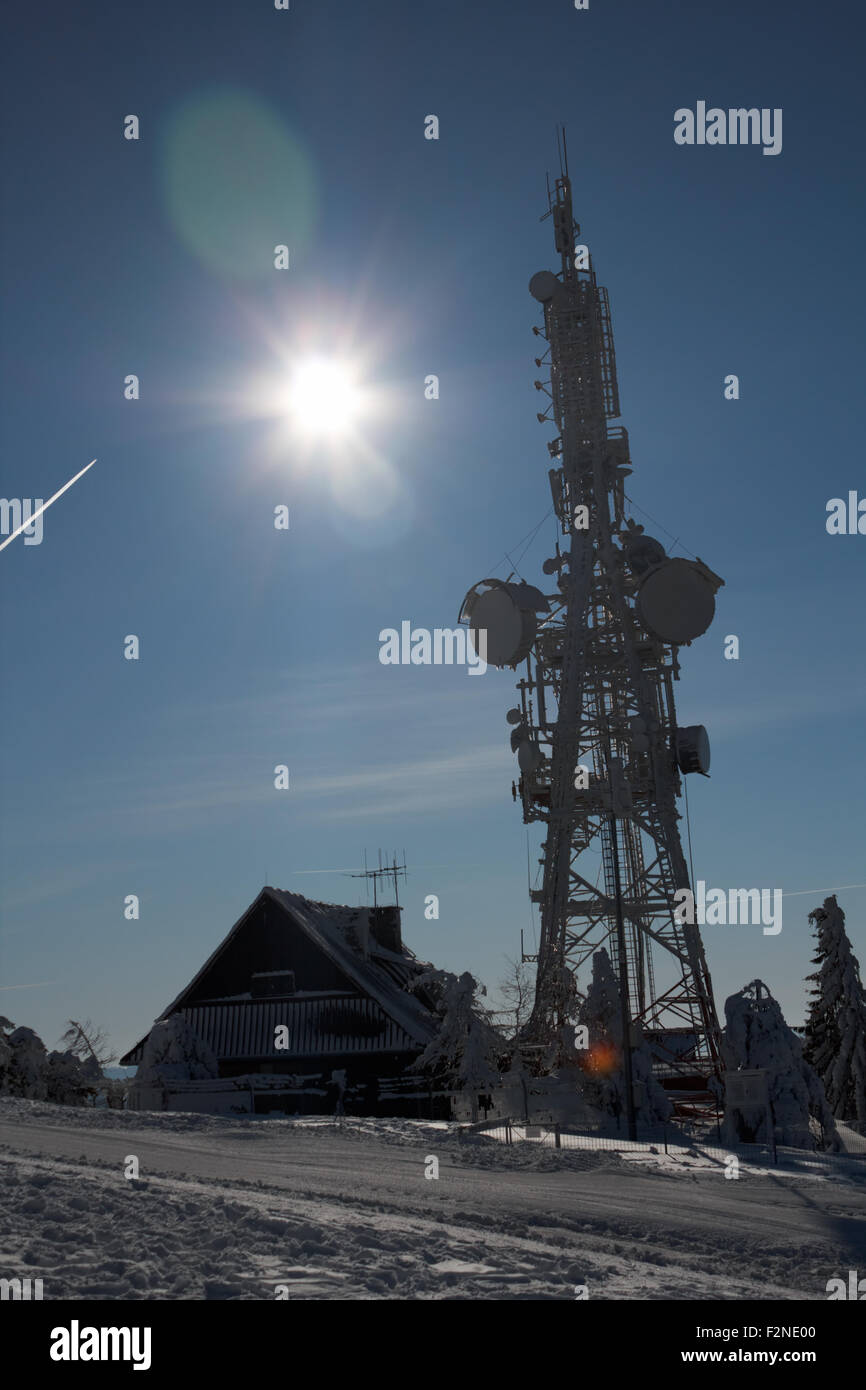 Fernmeldeturm, Winter und Sonne Stockfoto