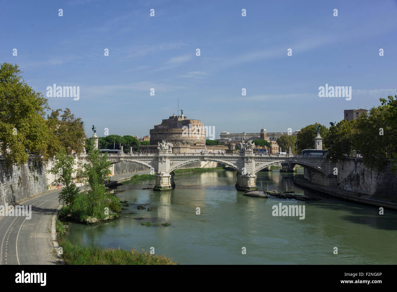 Castel Sant &#39; Angelo und Ponte Sant &#39; Angelo über den Tiber, Rom, Latium, Italien Stockfoto