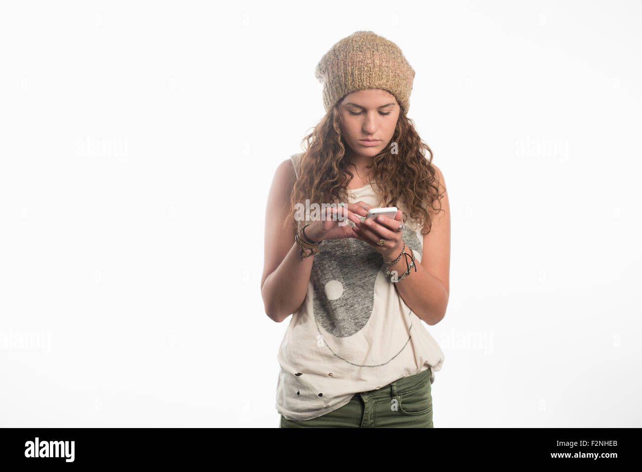 Kaukasische Frau mit Handy Stockfoto