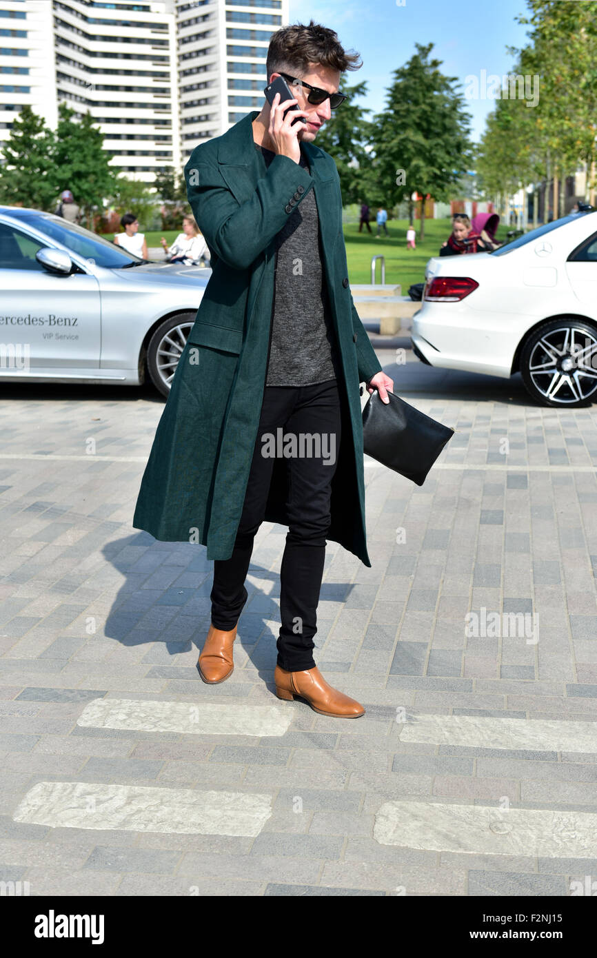 Eine schicke Karosseriedesigner posiert auf der Straße während der London Fashion Week - 20. September 2015 - Foto: Start-und Landebahn Manhattan/Celine Gaille *** für nur zur redaktionellen Nutzung *** Stockfoto