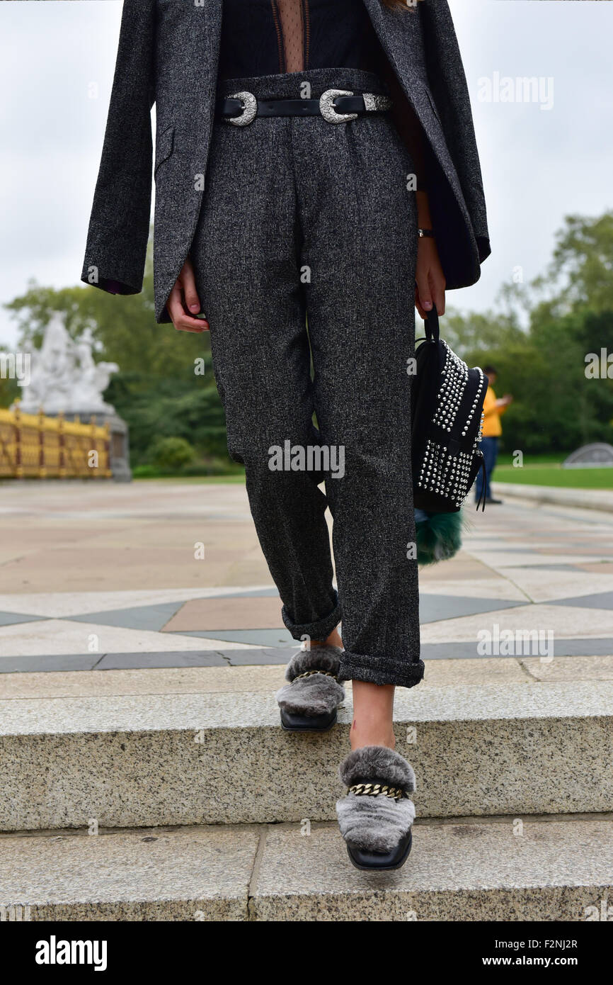 Stylist Estelle Pigault Ankunft bei der Burberry-Modenschau während der London Fashion Week - 21. September 2015 - Foto: Start-und Landebahn Manhattan/Celine Gaille *** für nur zur redaktionellen Nutzung *** Stockfoto