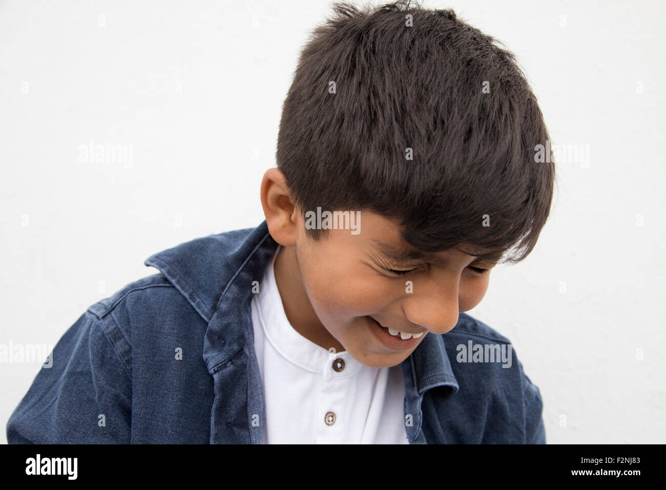 Nahaufnahme von asiatischen Jungen lachen Stockfoto