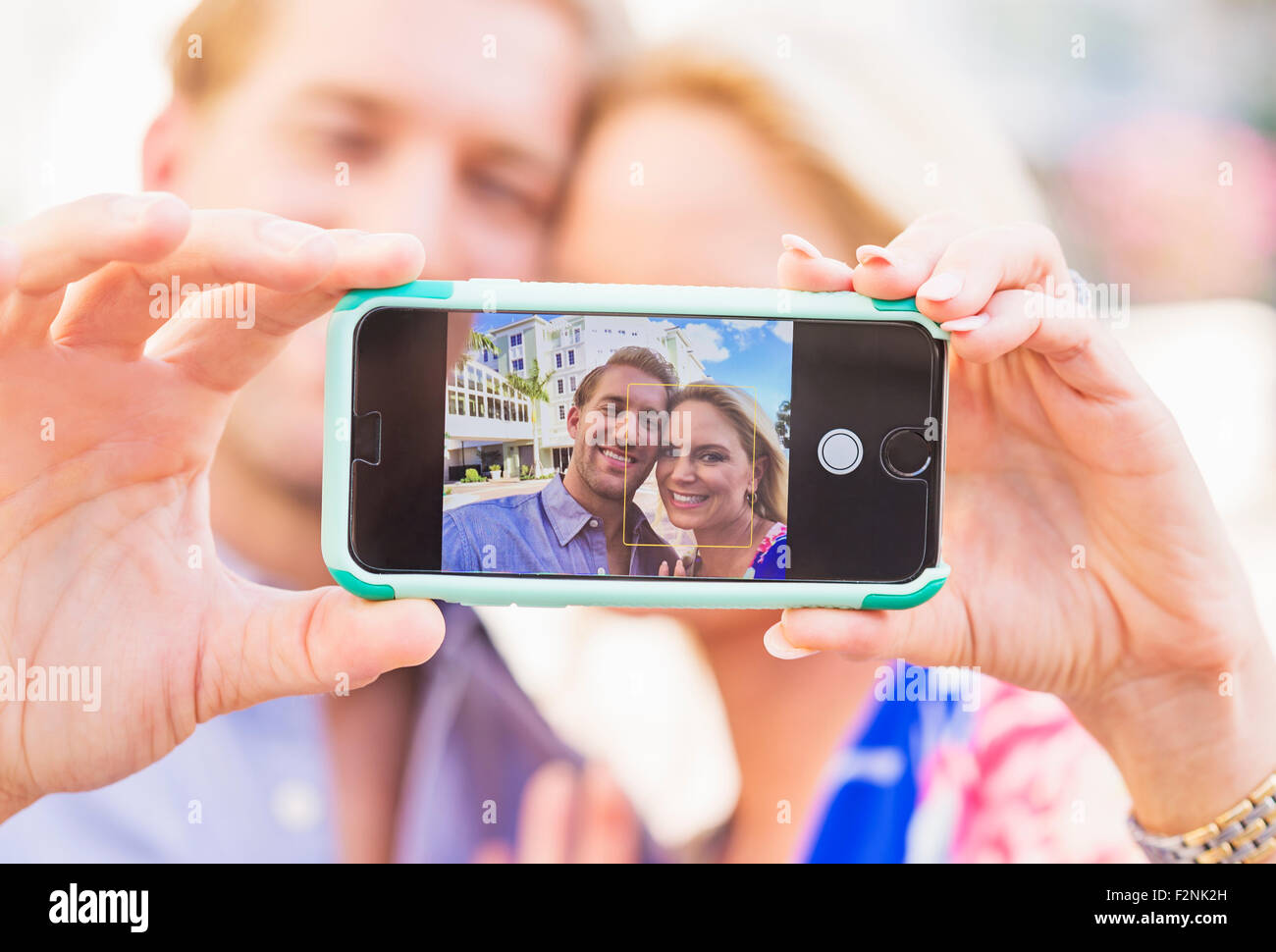 Kaukasische paar nehmen Selfie auf Handy Stockfoto