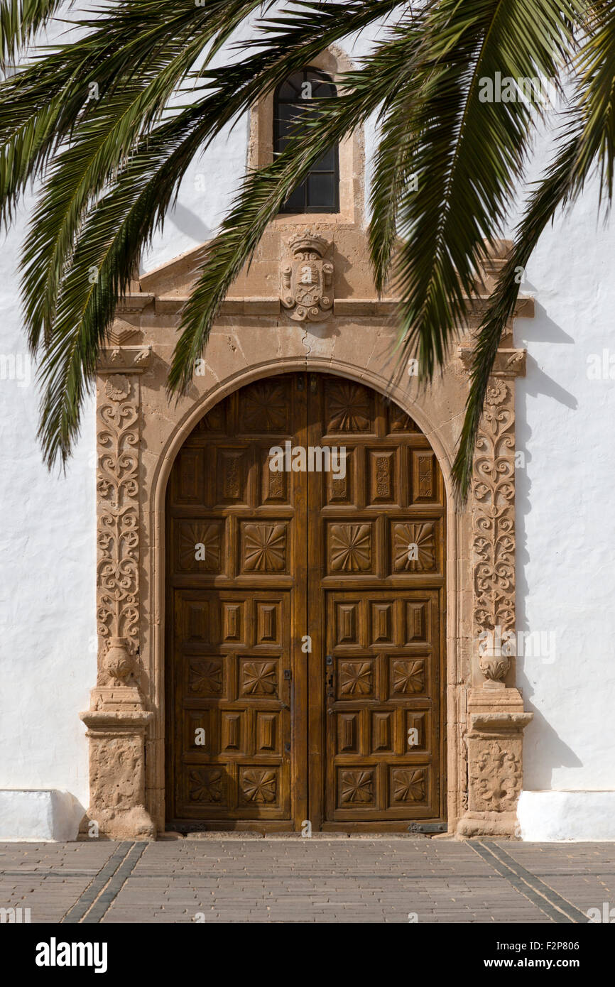 Große geschnitzte hölzerne Kirchentür La Oliva Fueteventura Kanarische Inseln Spanien Stockfoto