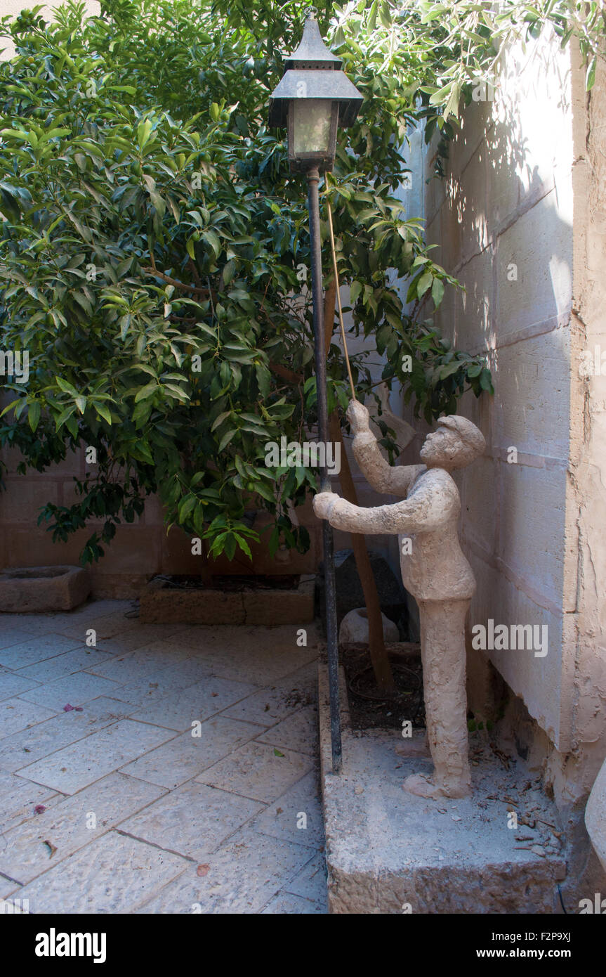 Eine Skulptur in einem Hof in der Altstadt von Jaffa, Tel Aviv Yafo, Israel Stockfoto