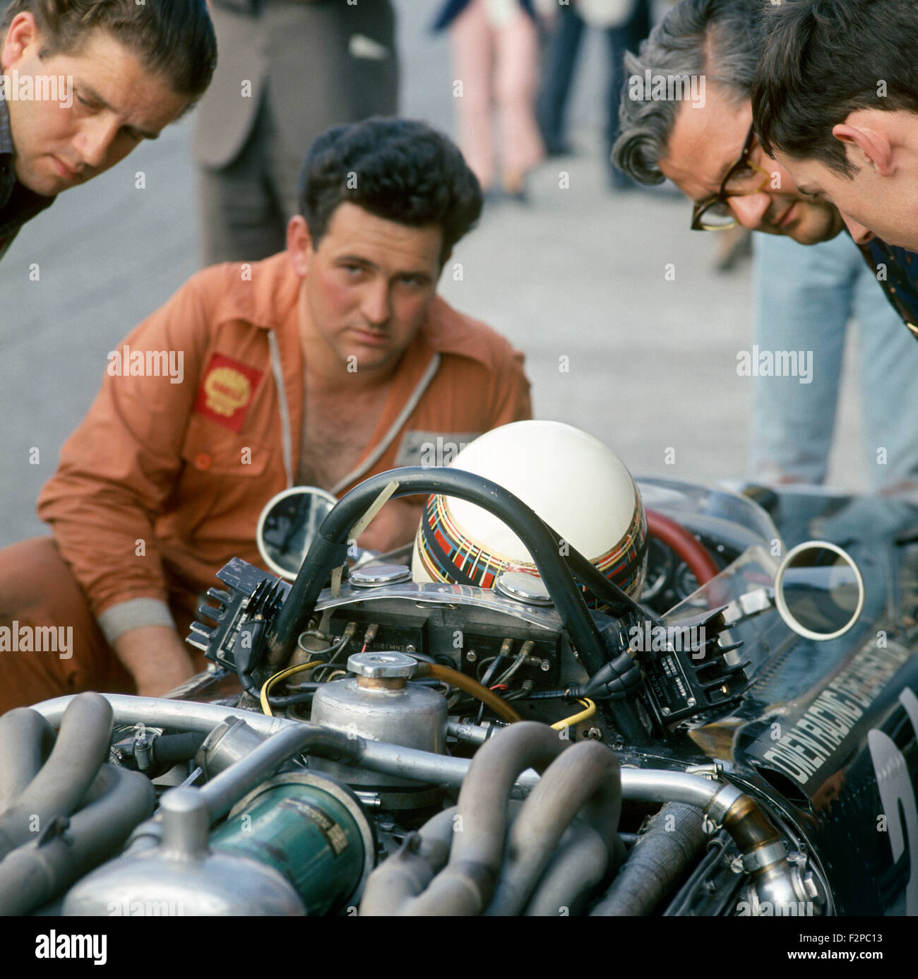 Jackie Stewart und BRM Mechanik der 1960er Jahre Stockfoto