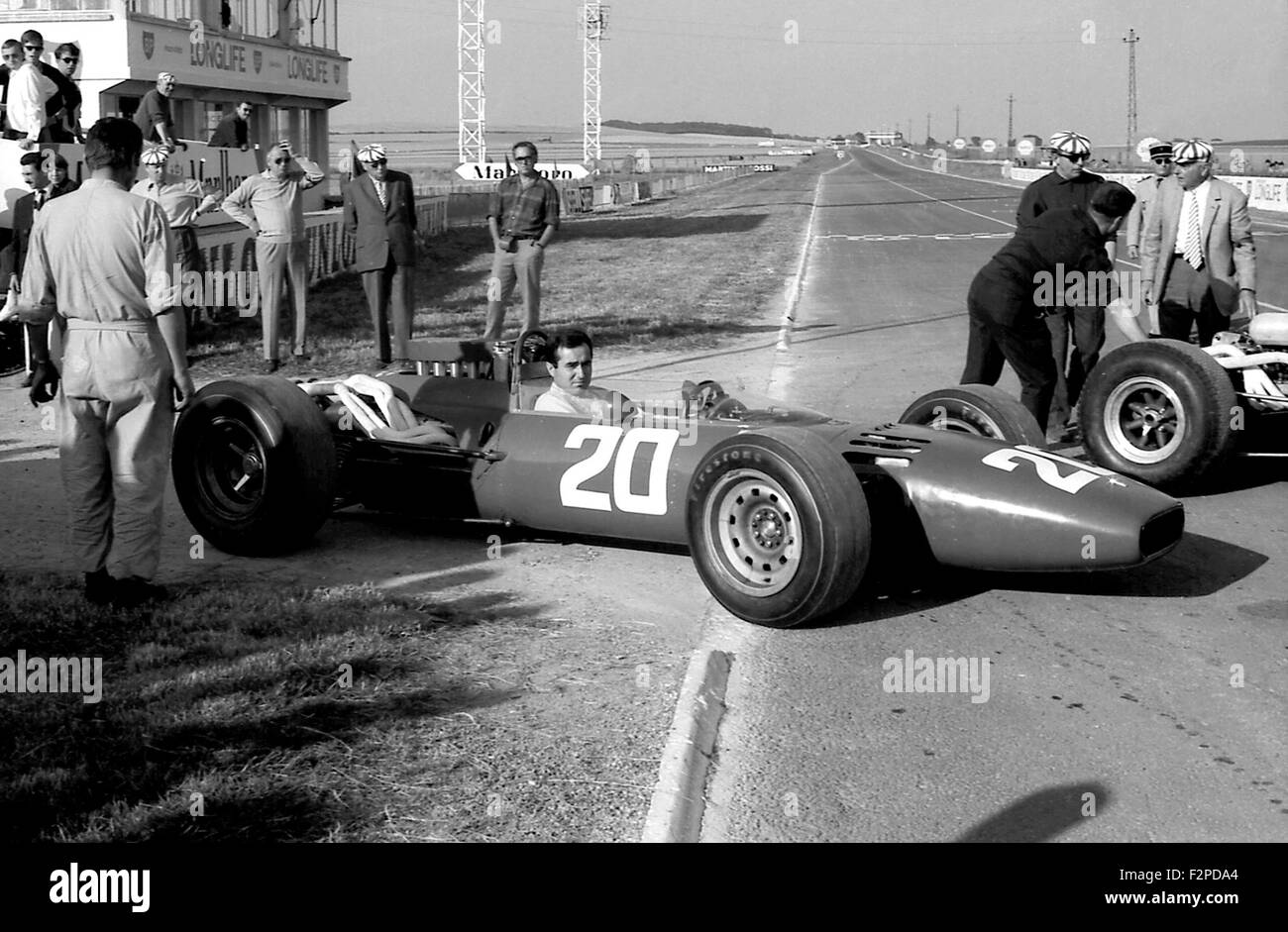 Lorenzo Bandini in seinem Ferrari 312 V12 Französisch GP in Reims 1966 Stockfoto