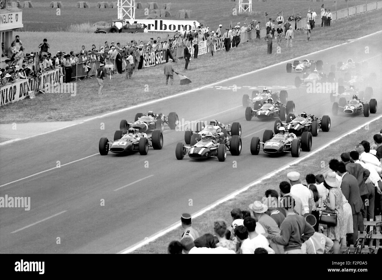 Ferrari 312 Autos zu Beginn des französischen GP in Reims 1966 Stockfoto