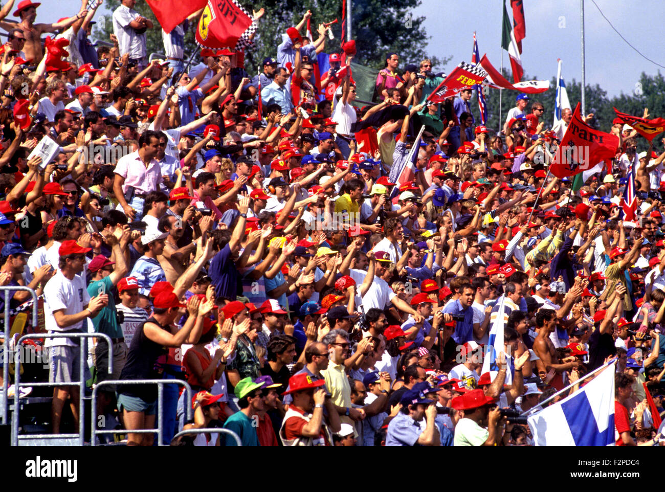 Tifosi Fans in Monza Rennen verfolgen der 1970er Jahre Stockfoto