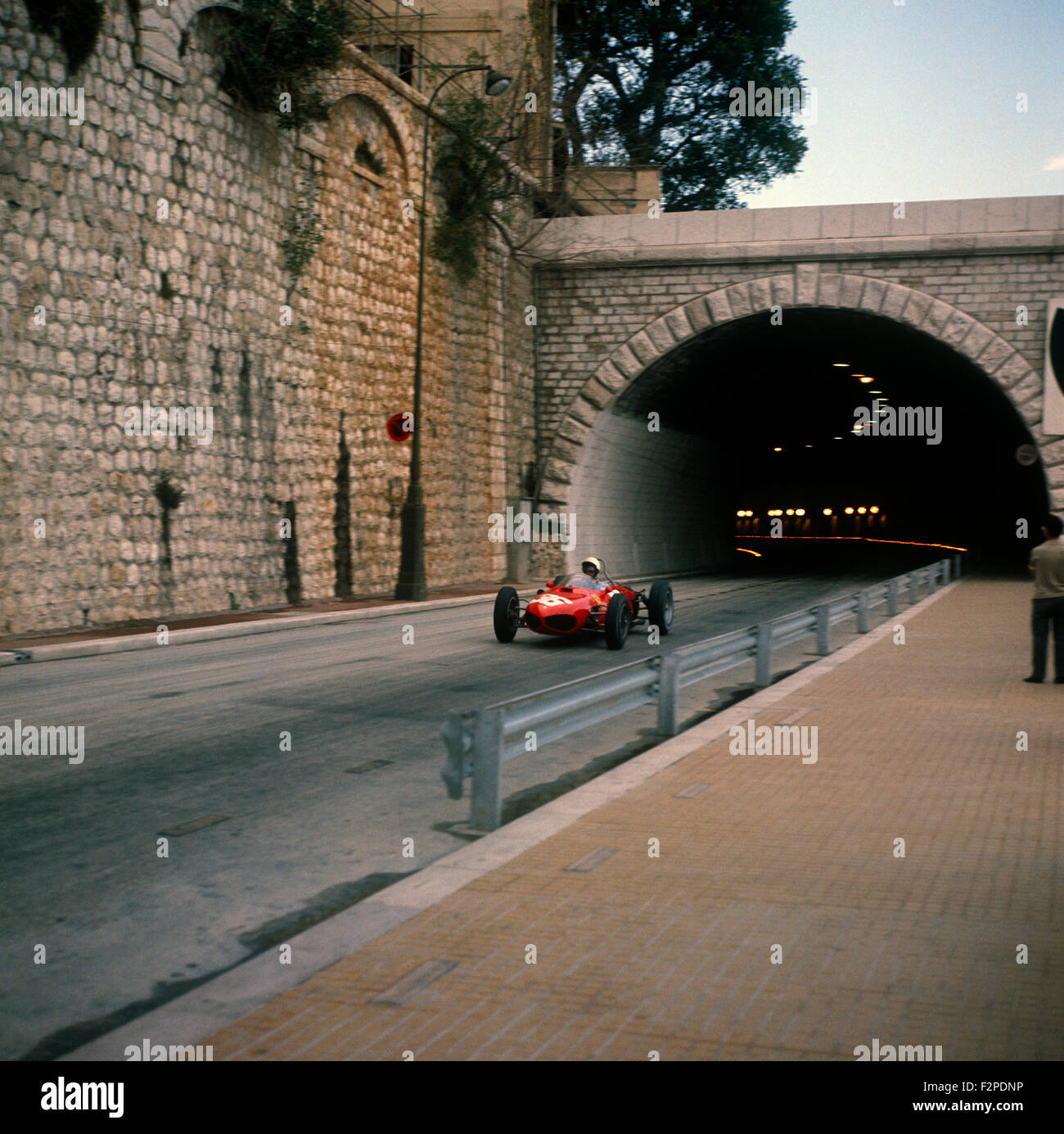 Phil Hill in einem Ferrari 156 beendete 3. in der Monaco GP 14 kann 1961 Stockfoto