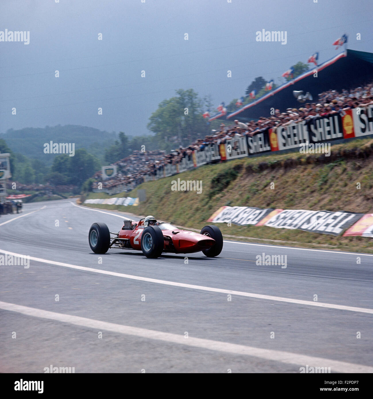 John Surtees in einem Ferrari 158 beendete 3. französischen GP in Clermont-Ferrand 27. Juni 1965 Stockfoto