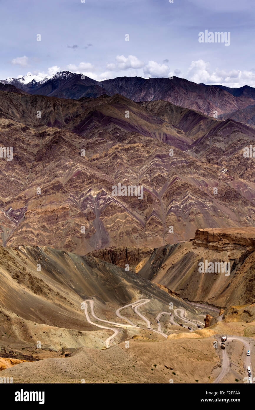 Indien, Jammu & Kashmir, Ladakh, beugt Haarnadel auf alten Höhenlage Lamayaru Khalsi Road Stockfoto