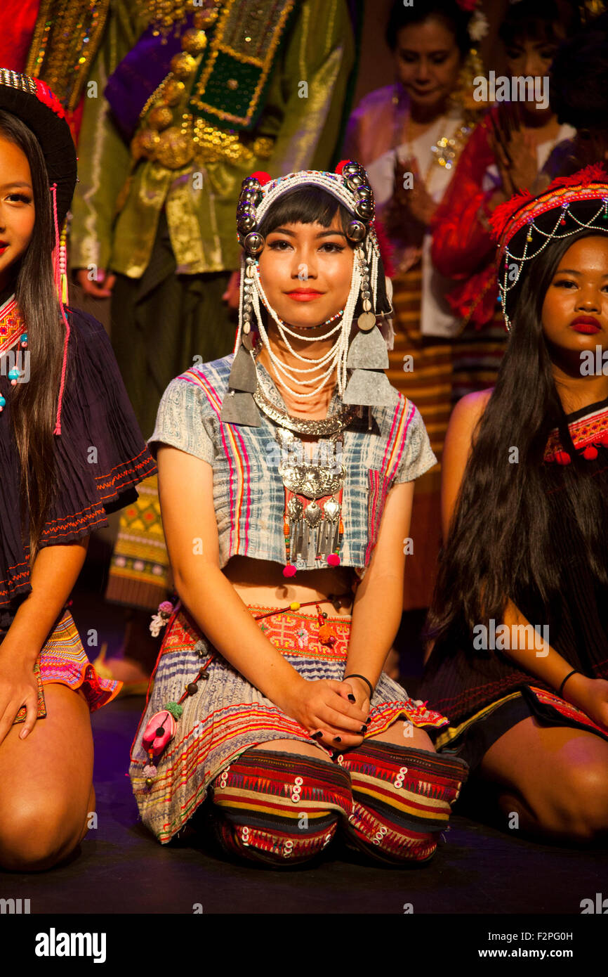 23. jährliche Thai Kulturtag, Tänzerin in traditioneller Thai-Kleidung.  20.09.2015, Barnsdall Park 4800 Hollywood Boulevard Los Angele Stockfoto