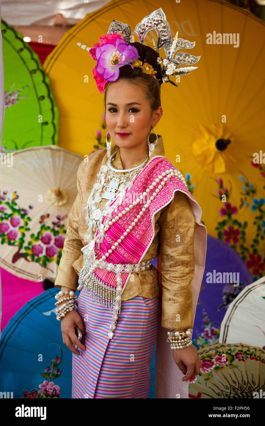 23. jährliche Thai Kulturtag, Tänzerin in traditioneller Thai-Kleidung.  20.09.2015, Barnsdall Park 4800 Hollywood Boulevard Los Angele Stockfoto