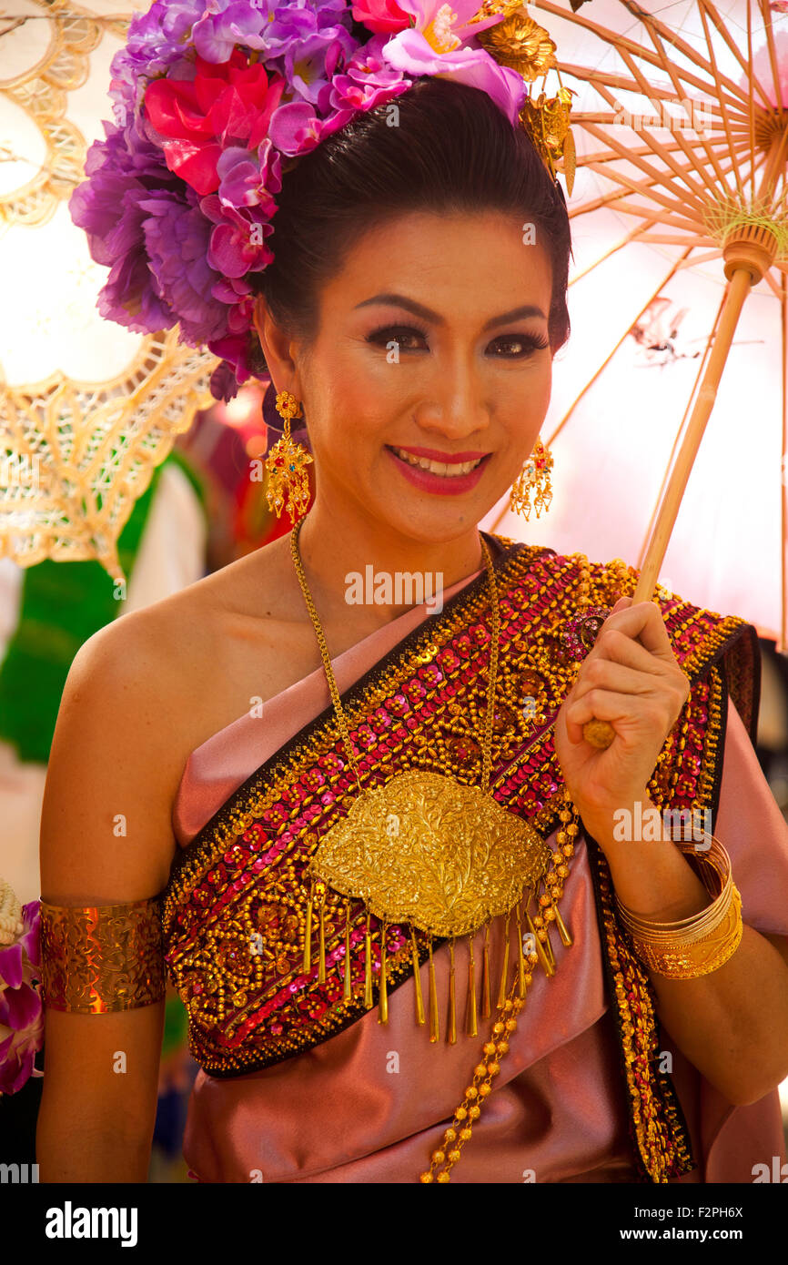 23. jährliche Thai Kulturtag, Tänzerin in traditioneller Thai-Kleidung.  20.09.2015, Barnsdall Park 4800 Hollywood Boulevard Los Angele Stockfoto