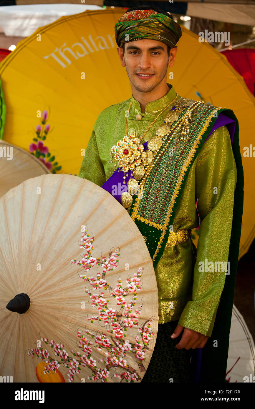 23. jährliche Thai Kulturtag, Tänzerin in traditioneller Thai-Kleidung.  20.09.2015, Barnsdall Park 4800 Hollywood Boulevard Los Angele Stockfoto