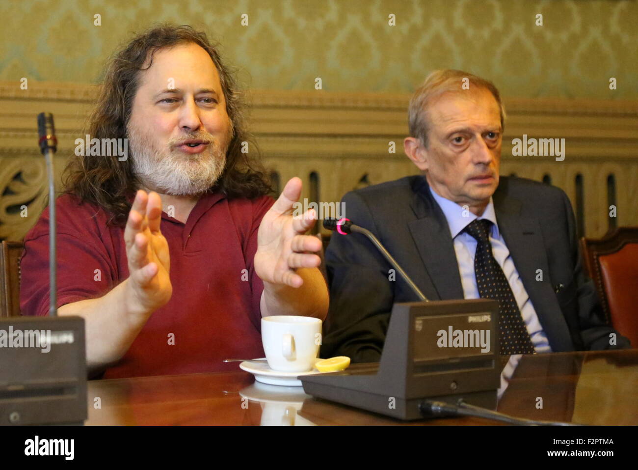 Turin, Italien. 22. Sep, 2015. Richard Stallman, Präsident der Free Software Foundation, kam nach Turin, über GNU und freie Software-Bewegung, veranstaltet von der Bürgermeister Piero Fassino sprechen. Bildnachweis: Massimiliano Ferraro/Pacific Press/Alamy Live-Nachrichten Stockfoto