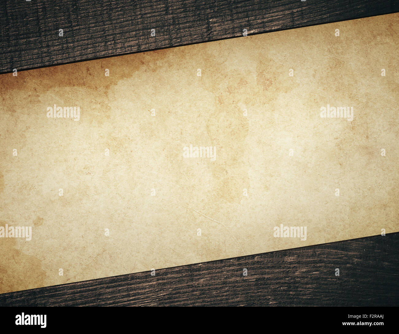 Vintage schmutziges Papier mit alten Holzdielen Stockfoto