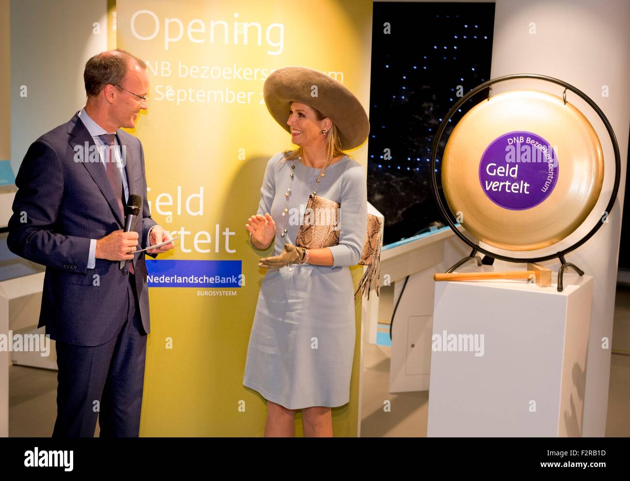 Königin Maxima der Niederlande eröffnet das neue Besucherzentrum der De Nederlandse Bank (DNB) in Amsterdam, The Netherlands, 22. September 2015. Das Besucherzentrum des Fokus auf finanzielle Bildung für junge Menschen. Foto: Patrick van Katwijk / Niederlande OUT POINT DE VUE, - kein Draht-SERVICE - Stockfoto