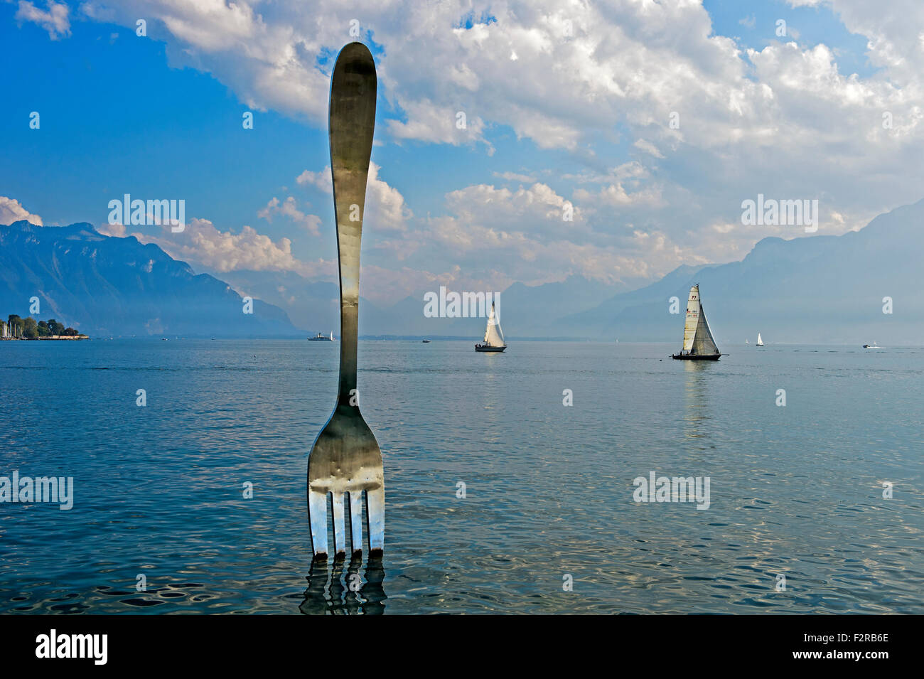 Skulptur der Gabel, La Fourchette, von Jean-Pierre Zaugg, in die See Leman, Alimentarium Museum für Ernährung, Vevey, Schweiz Stockfoto