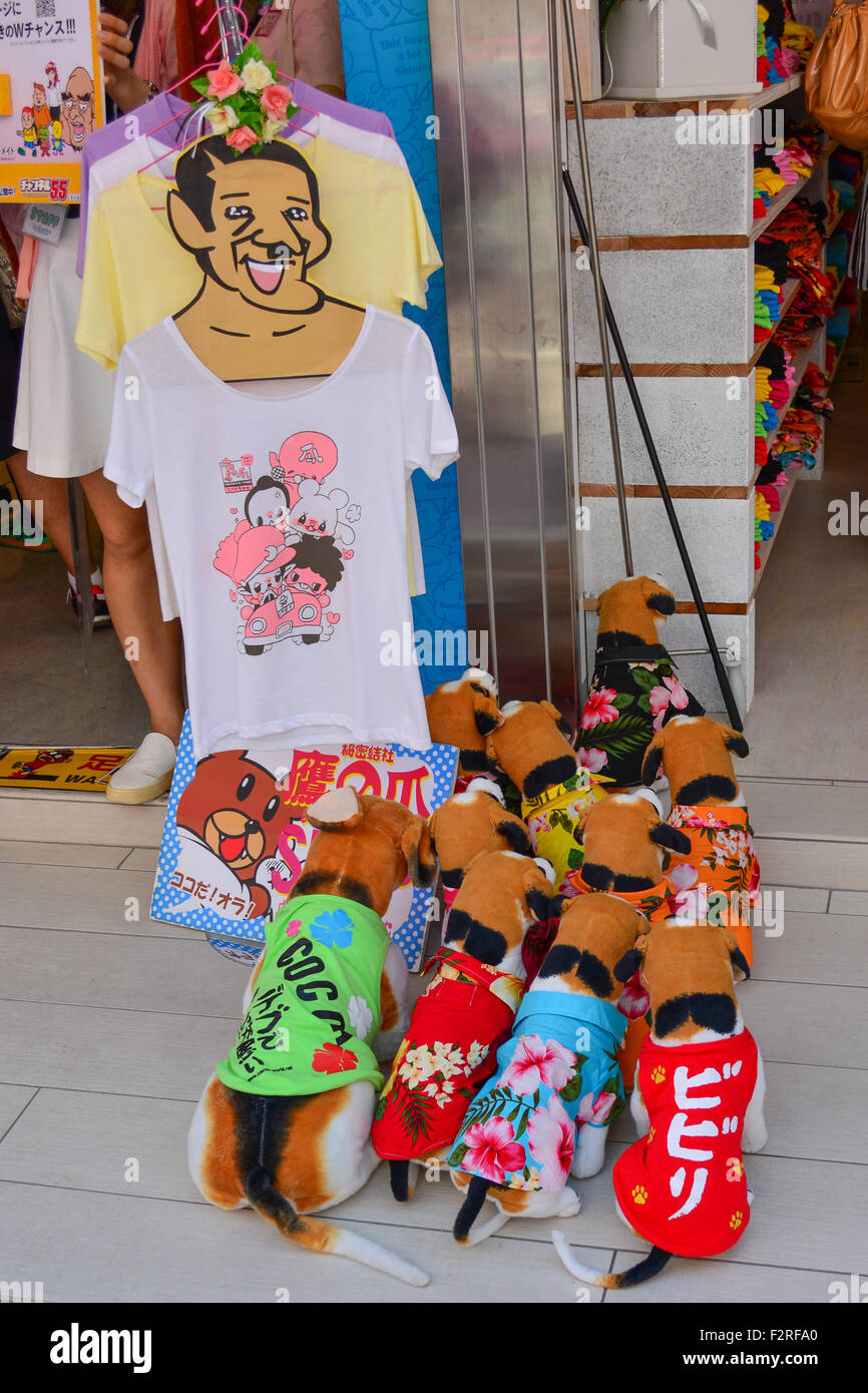 Hitler-Aufhänger und Stofftier Hunde. Harajuku, Tokio. Stockfoto