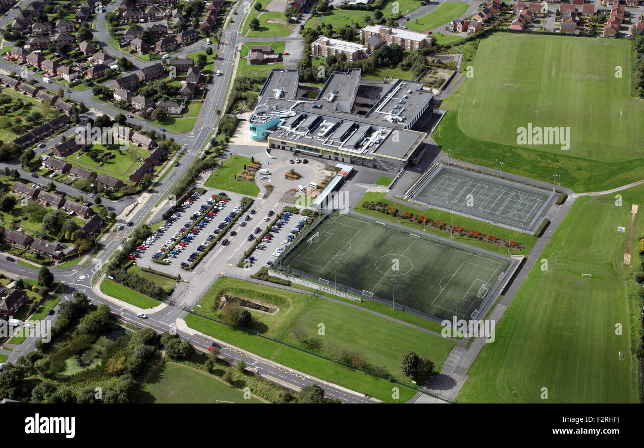 Luftaufnahme des Buttershaw & Enterprise Business College, Bradford, West Yorkshire, Großbritannien Stockfoto