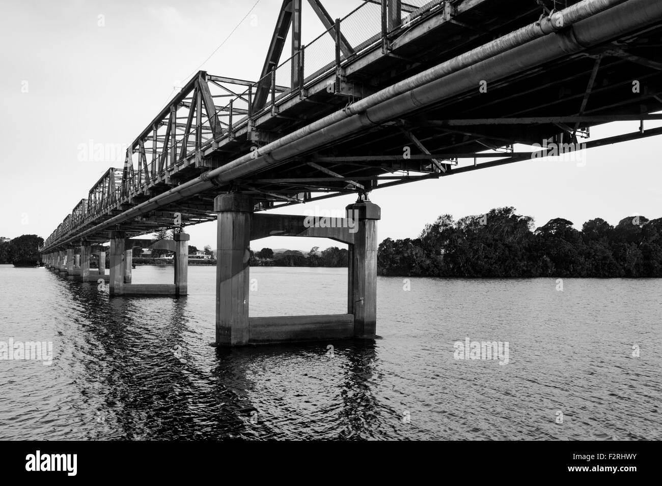 Die 1938 erbaute Martin Bridge ist eine Straßenbrücke über den Manning River in Taree, New South Wales, Australien. Es handelt sich um eine Stahltraversen-Brücke aus dem Jahr 463m Stockfoto