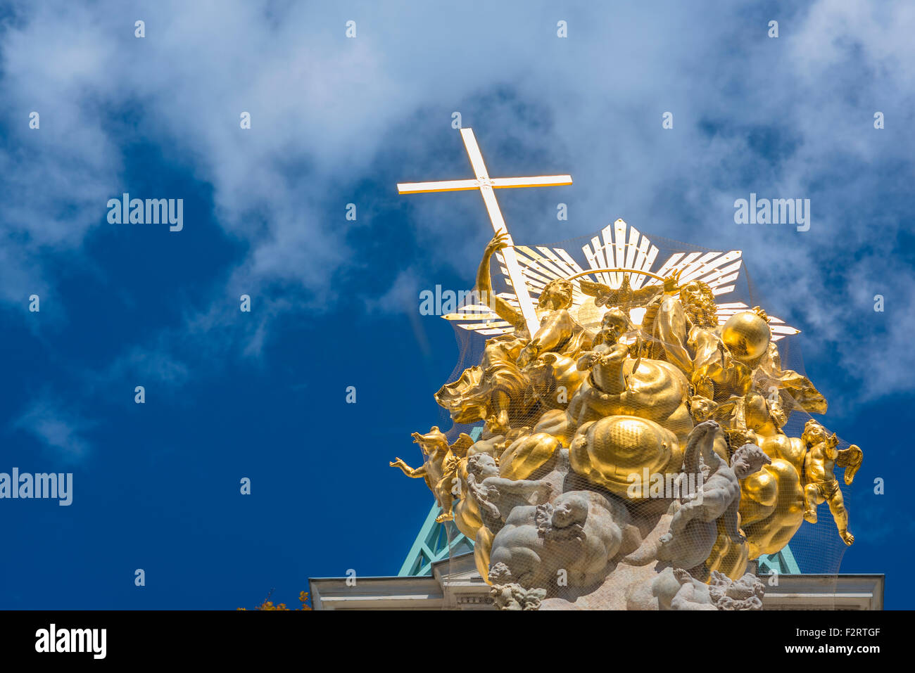 Pestsaule Wien, Blick auf die barocke Spitze der Pestsaule-Säule - erbaut im Zentrum von Wien zum Gedenken an das Ende der Pest 1690s, Österreich. Stockfoto