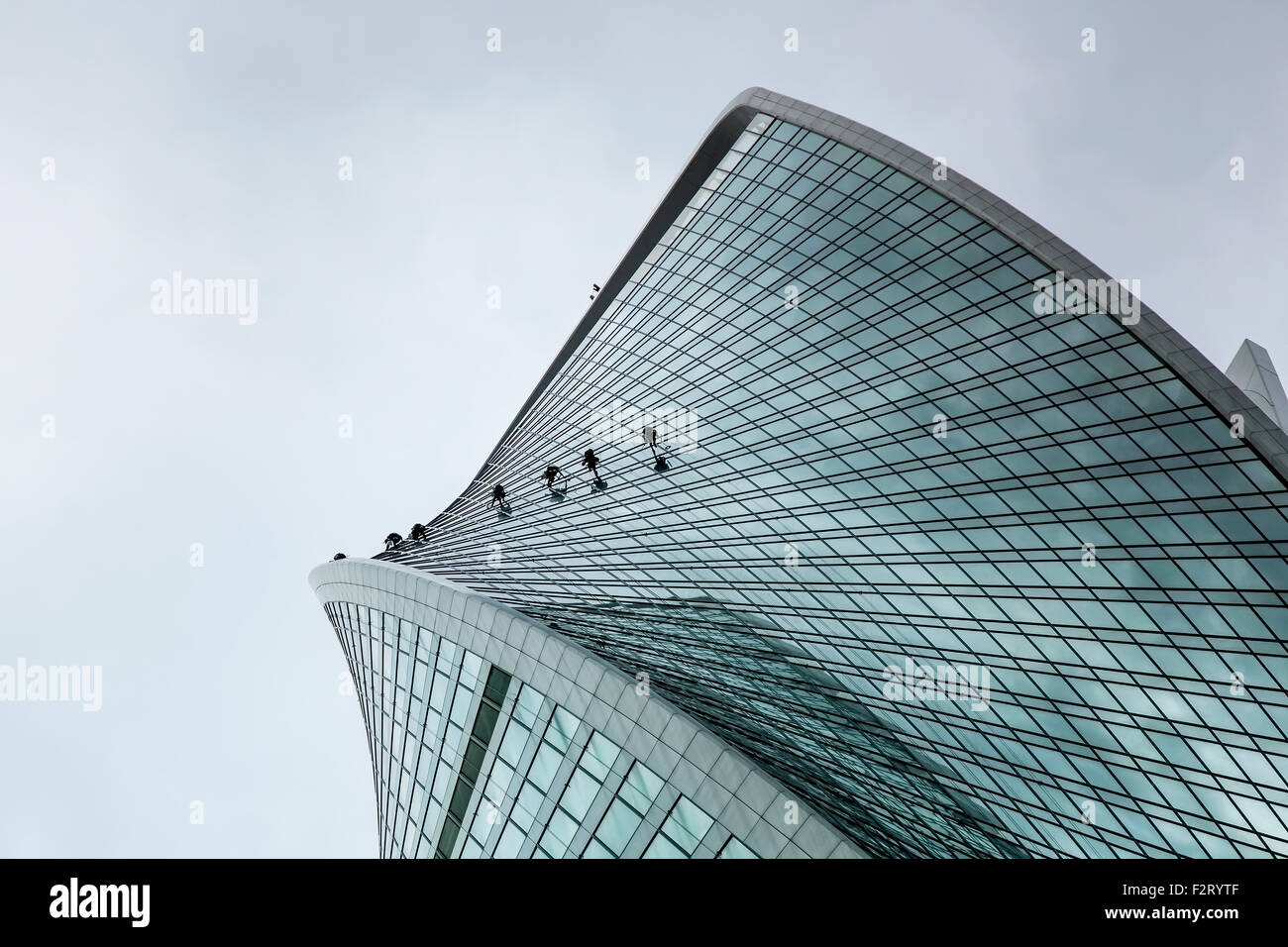 Fensterputzer in Moskau DNA-Gebäude Stockfoto