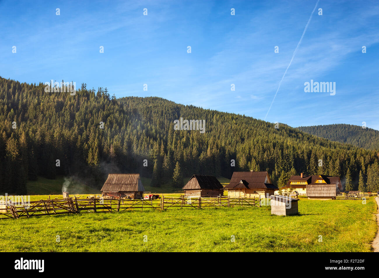 Traditionelle Holzhütte im Tatra-Gebirge, Polen. Stockfoto