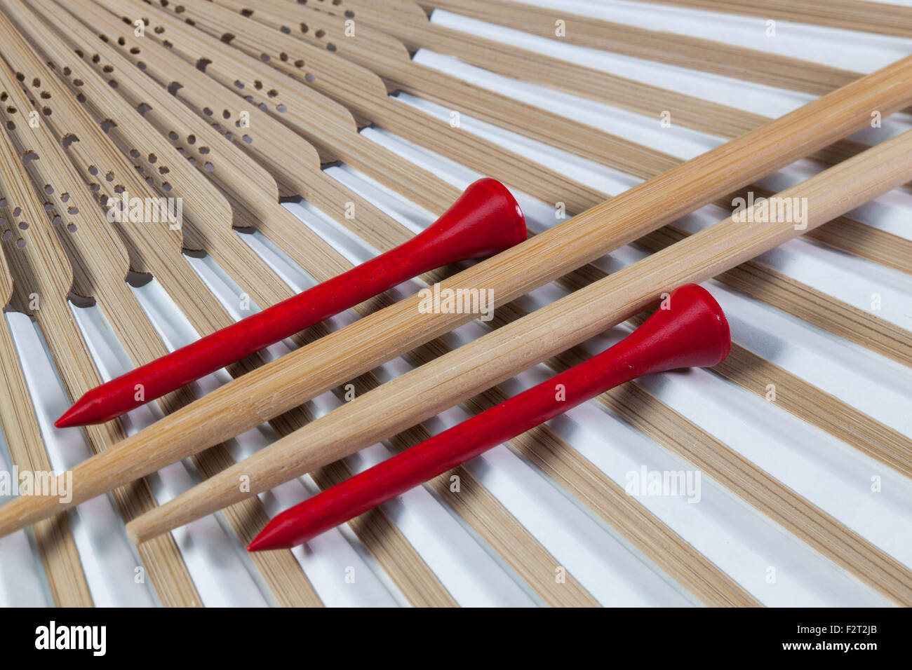 Typische japanische hand Fan gemacht aus Bambus, Stäbchen und Golf-Ausrüstungen Stockfoto