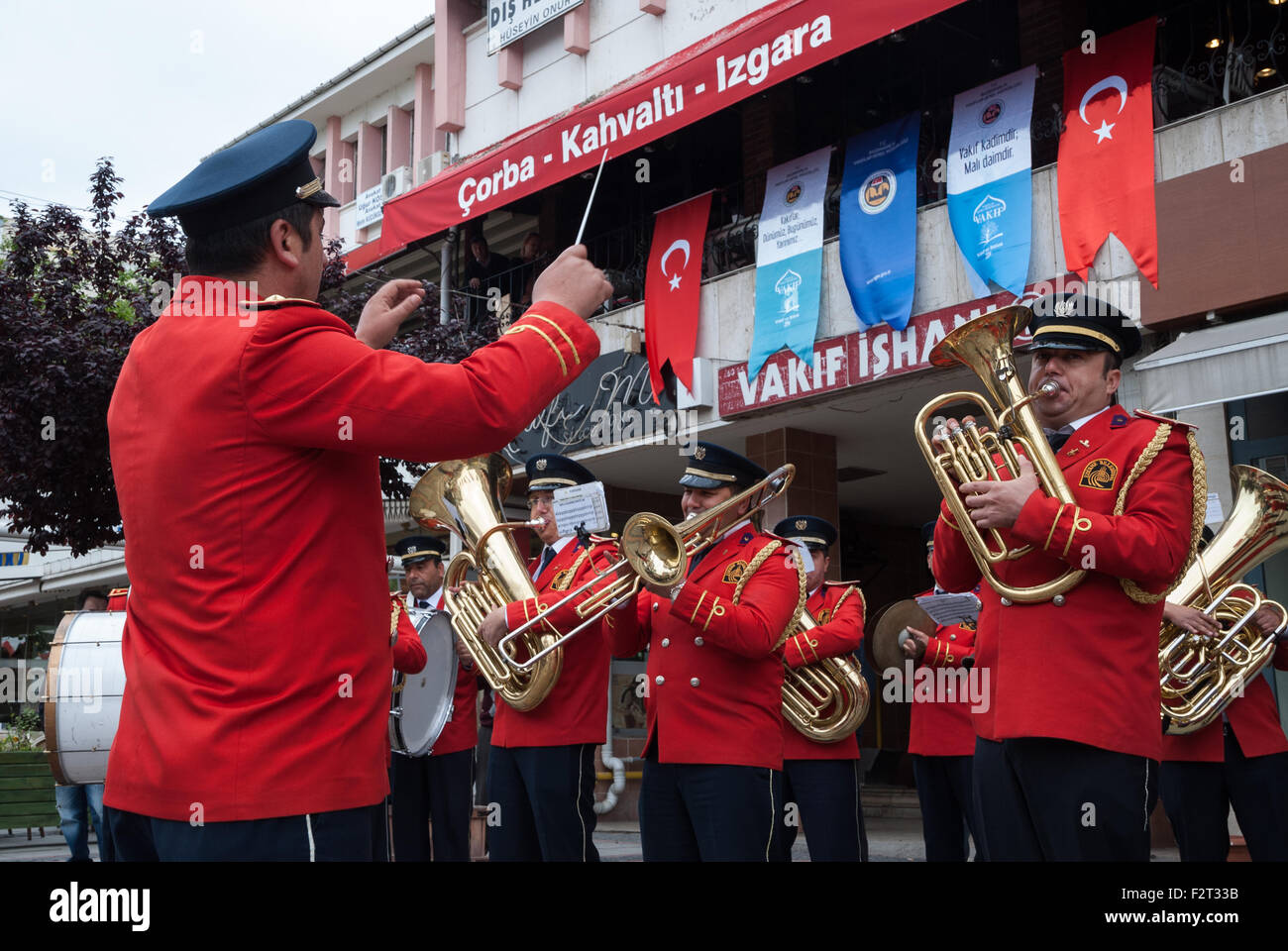 Eine militärische Blaskapelle spielt Musik auf 6. Mai 2014 in den Straßen von Edirne, Türkei. Stockfoto