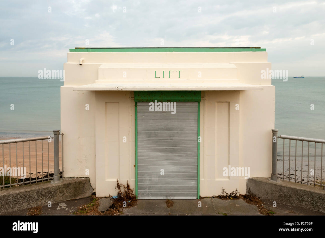 Der geschlossenen Klasse II aufgeführten Art-deco-Klippe Aufzug in Margate. Stockfoto