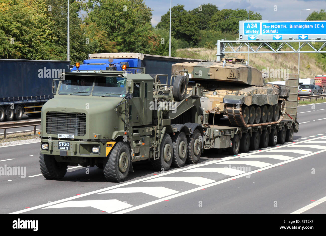 British Army Tank Transporter auf der Autobahn M42, in der Nähe von Birmingham, UK. Stockfoto